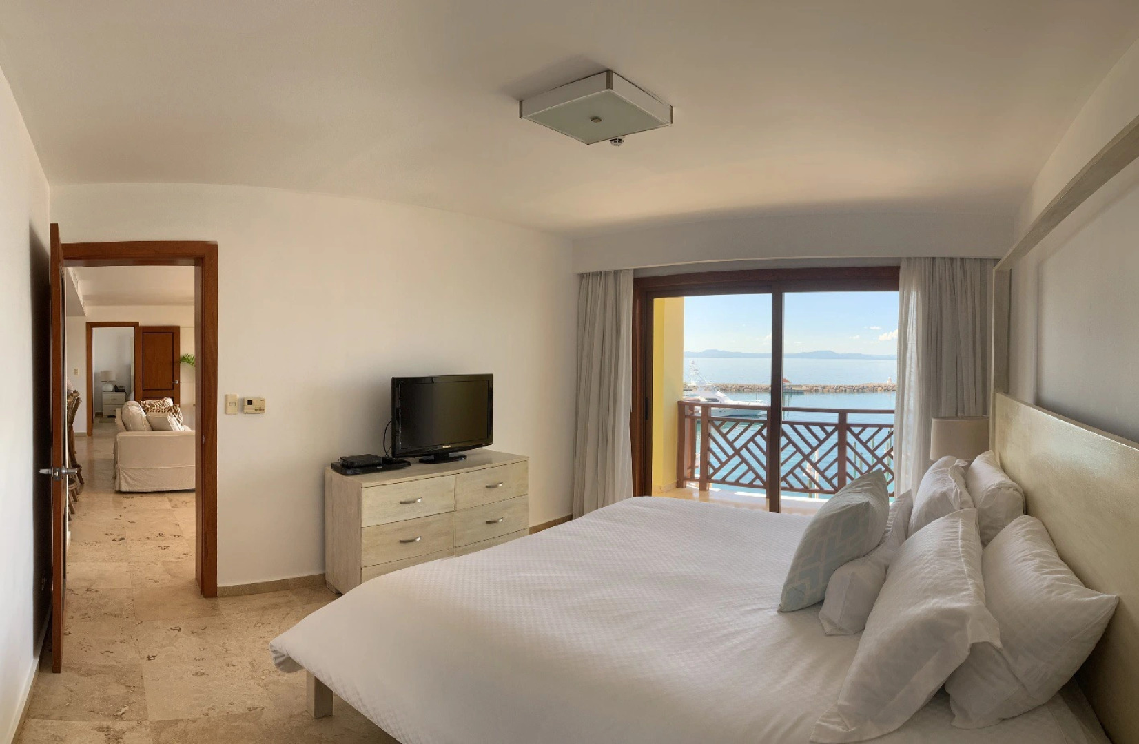 The Bannister Hotel & Yacht Club