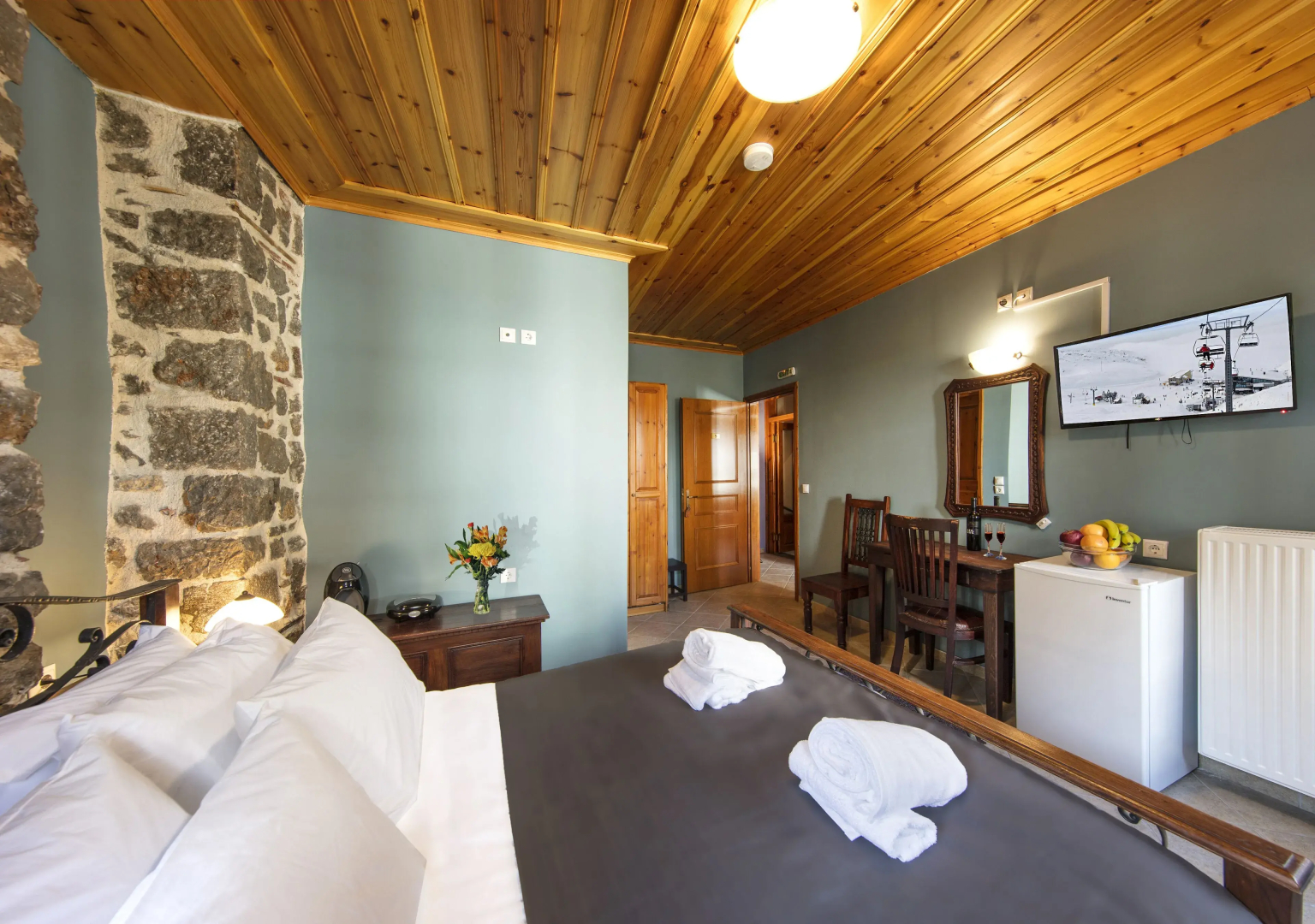 Stone Suites by White Hills