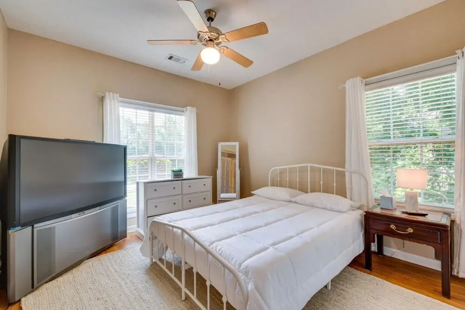 Inviting Austell Home: 14 Mi to Downtown Atlanta!