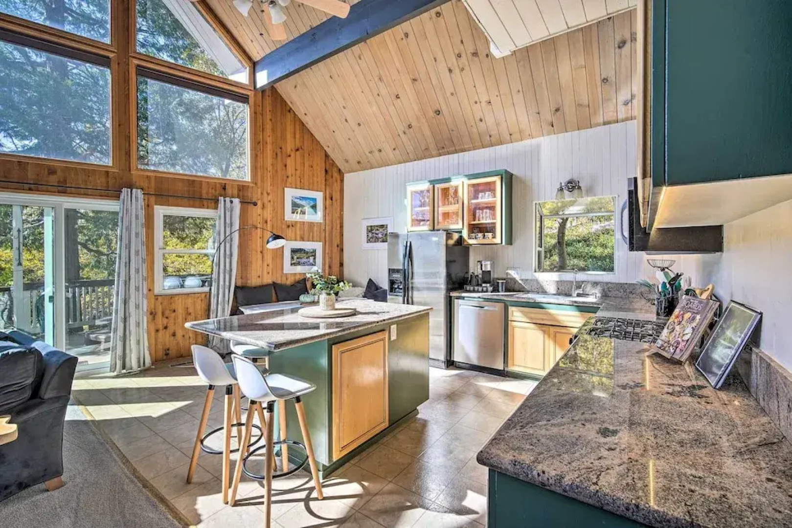 Lake Arrowhead Cabin w/ Game Room + Hot Tub!