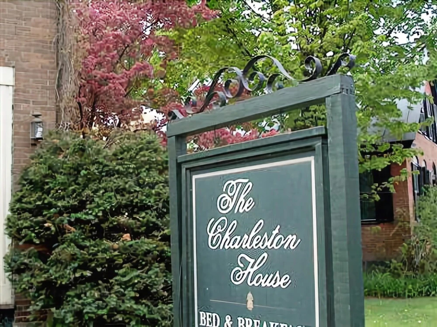 The Charleston House Bed & Breakfast