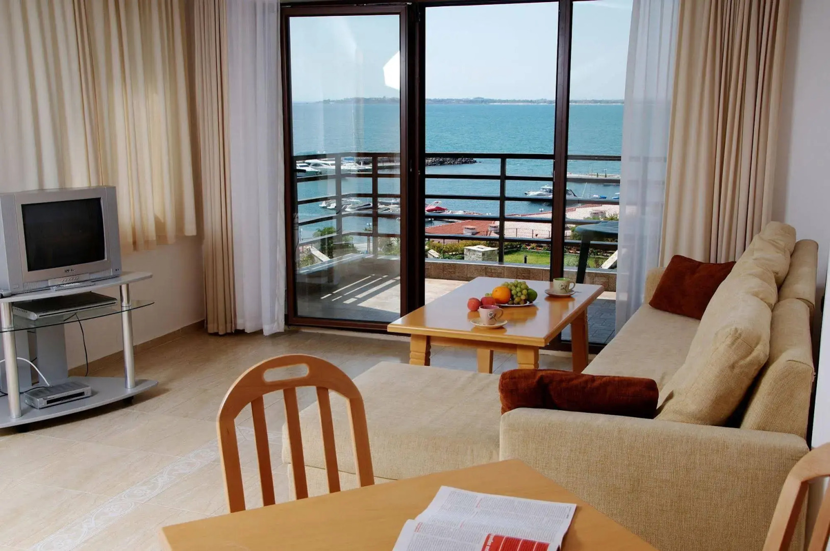 DIAMOND Apart Complex