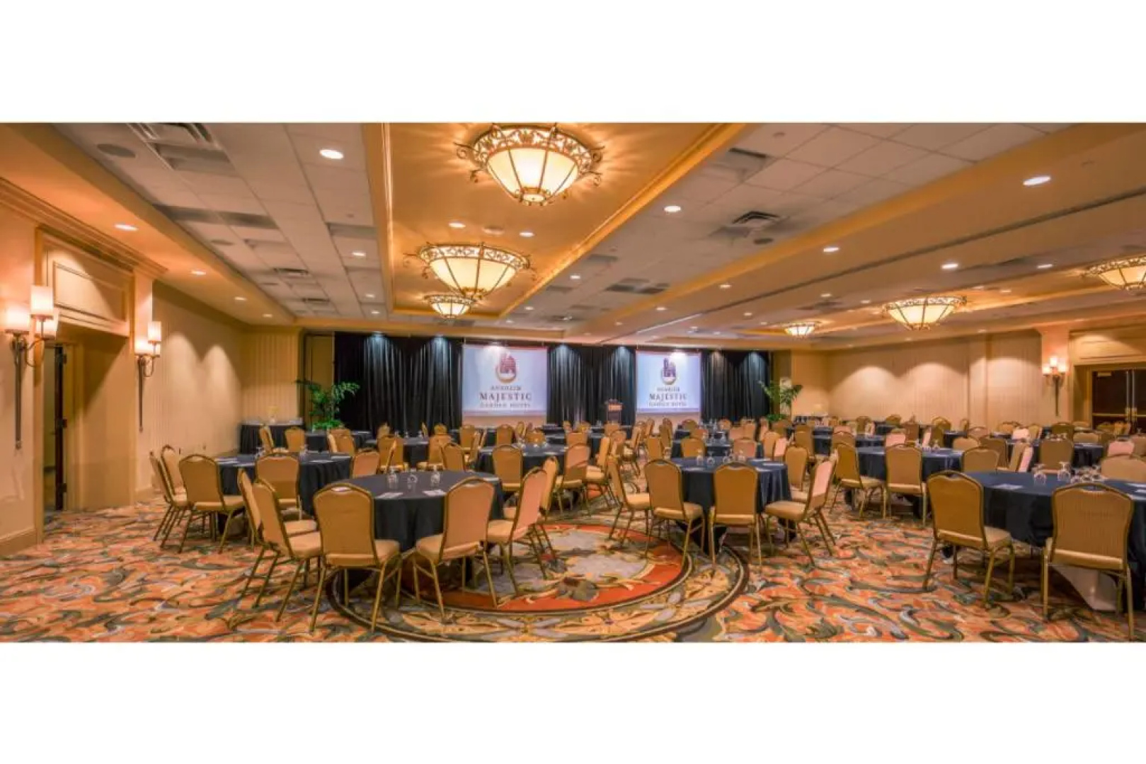 Anaheim Majestic Garden Hotel
