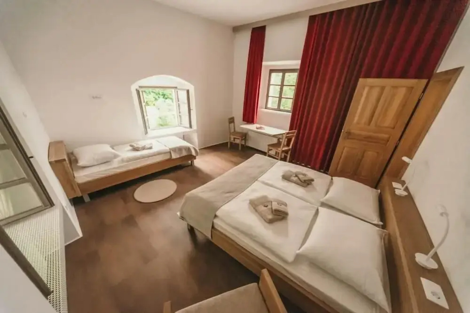 Rooms & Apartments Podsreda Castle