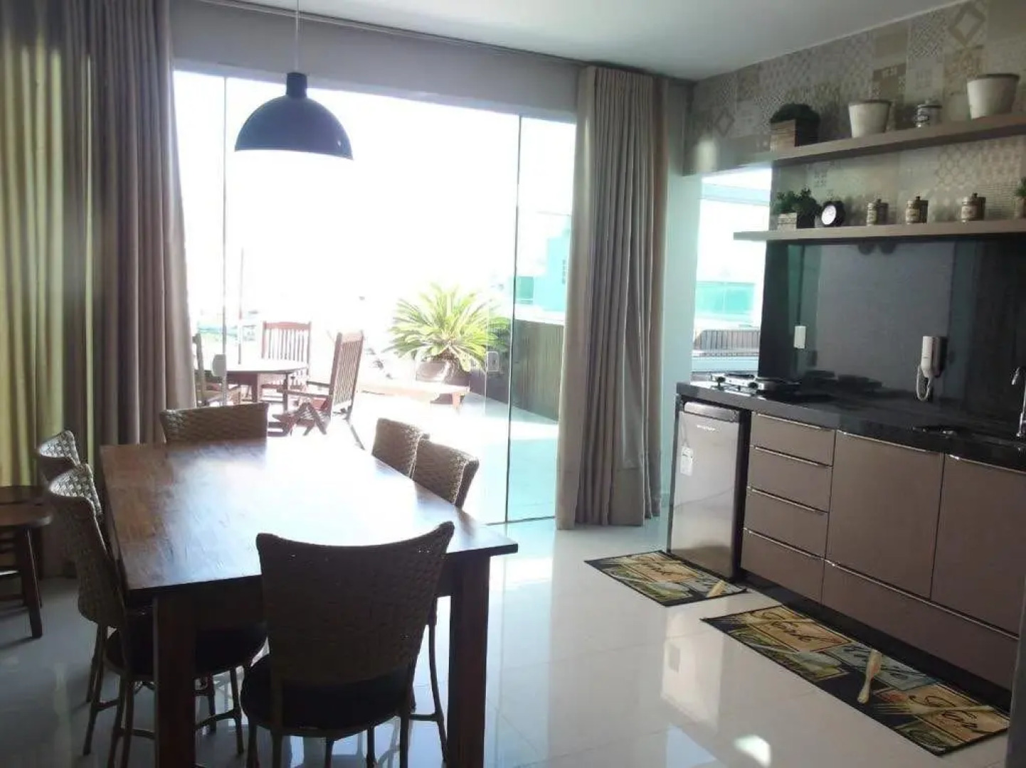 Cobertura com piscina aquecida/ Praia do Mariscal