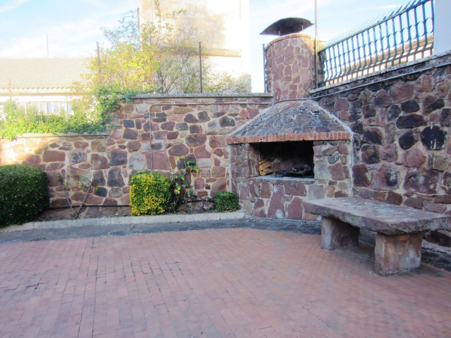 House With 4 Bedrooms in Pradoluengo, With Wonderful Mountain View and Enclosed Garden