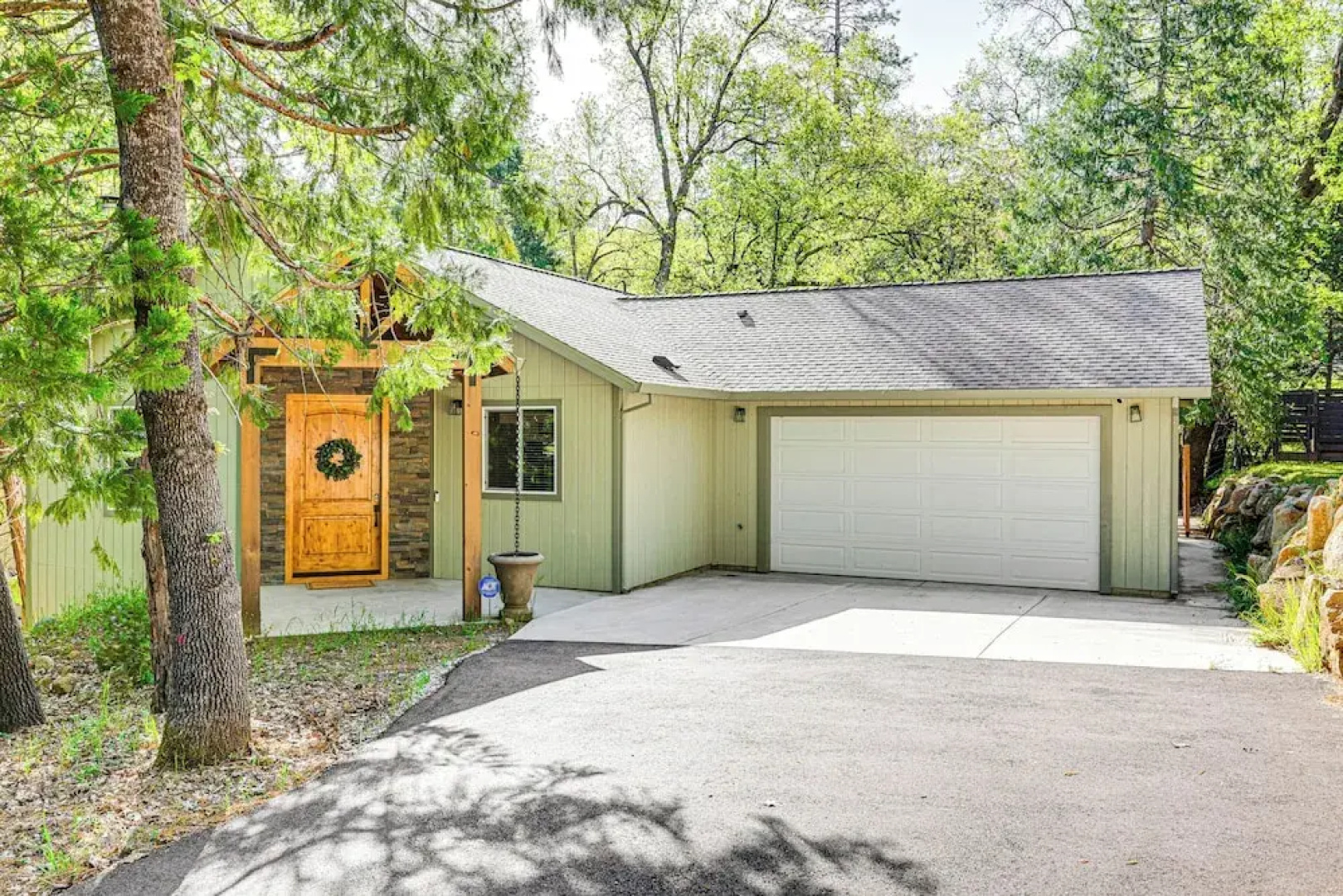Game Room & Patio: Picturesque Home in Sonora