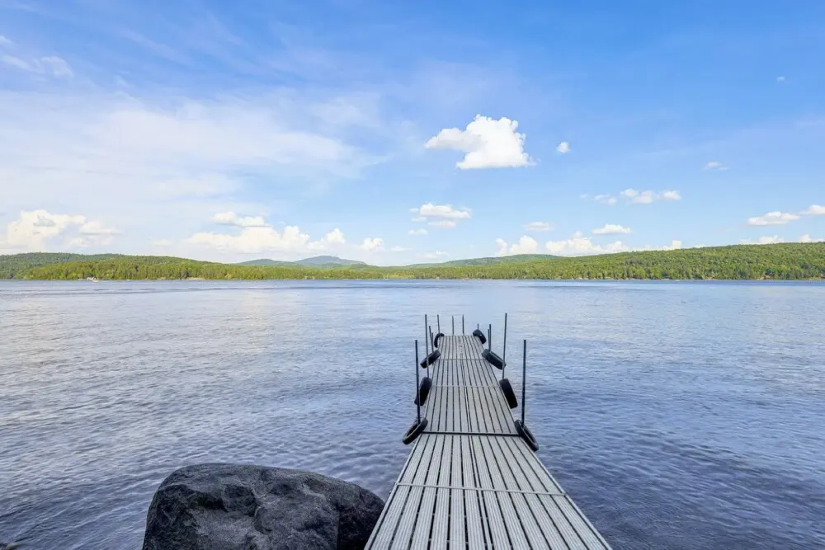 'sweet Serenity' Schroon Lake Family Retreat!
