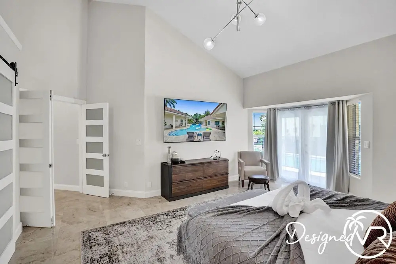 8 Br Villa with Pool & Basketball Court