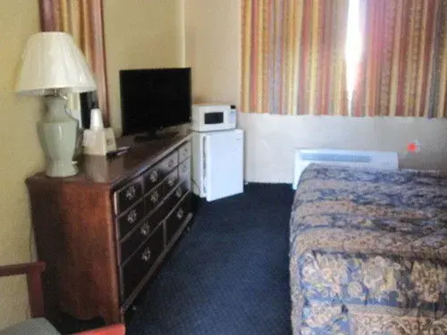 Budget Host Town Center