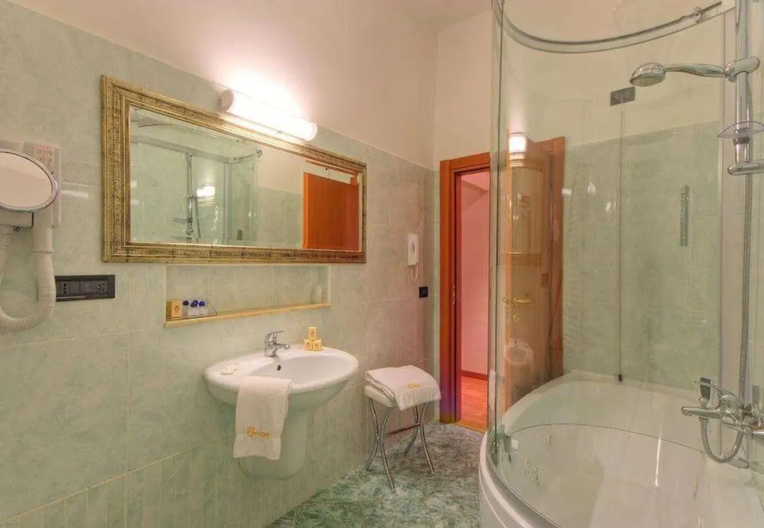 Recina Hotel