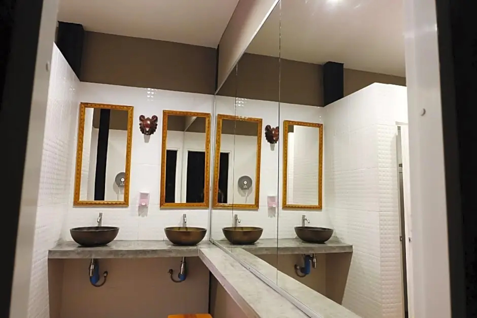 Lipe - Bloom Cafe and Hostel