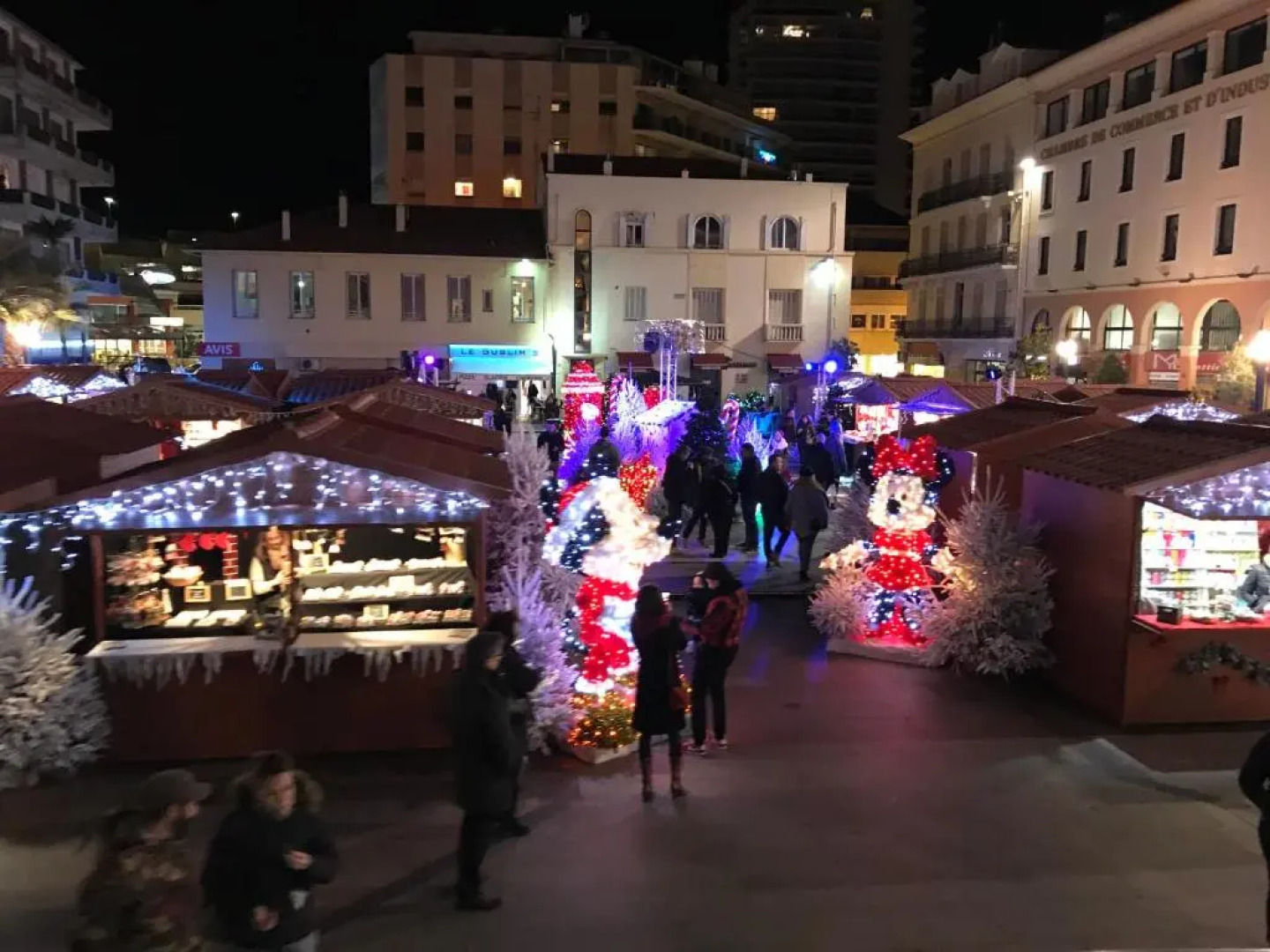 F2 mezzanine centre ville 1 min de la mer