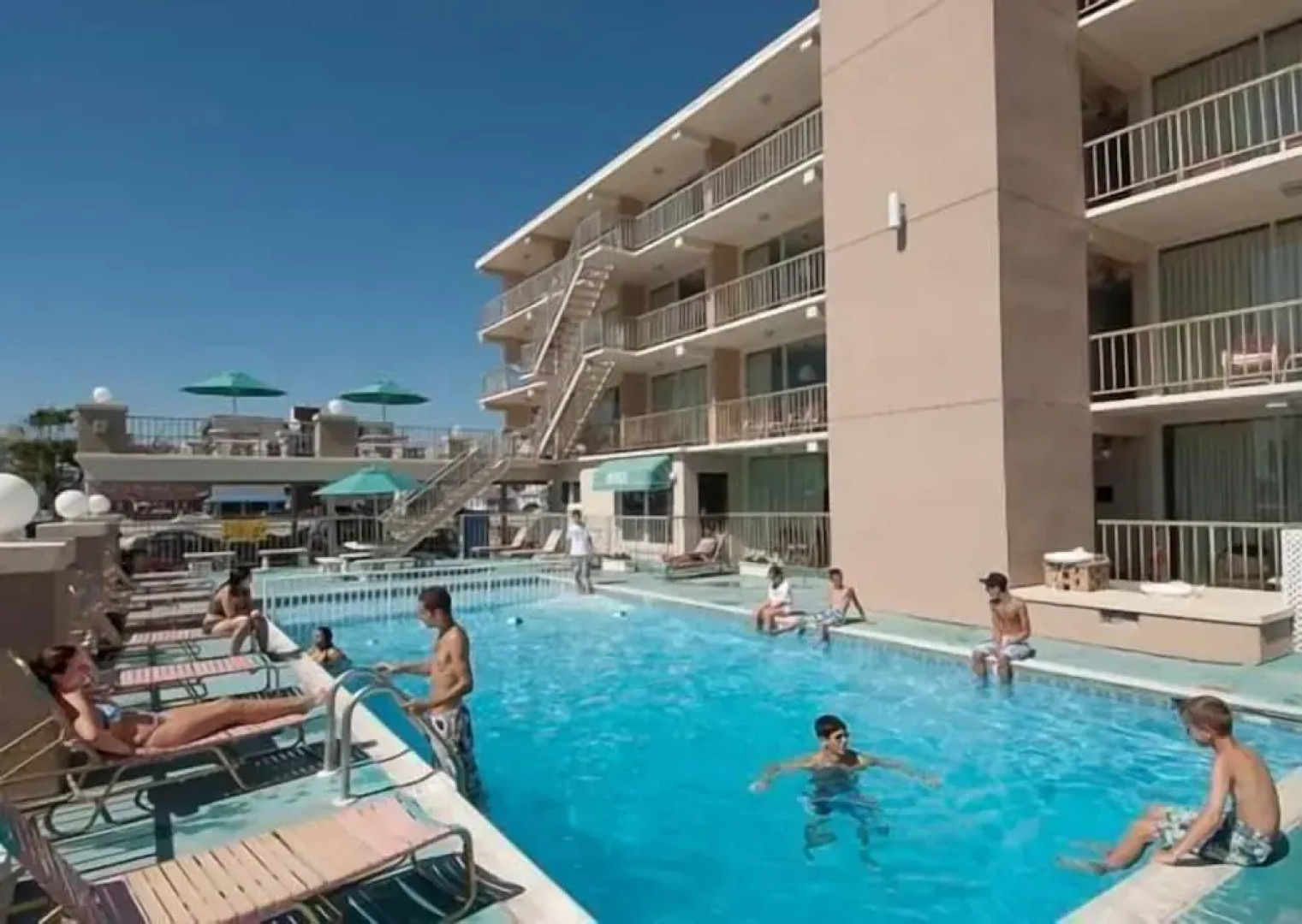 Aquarius Oceanfront Inn