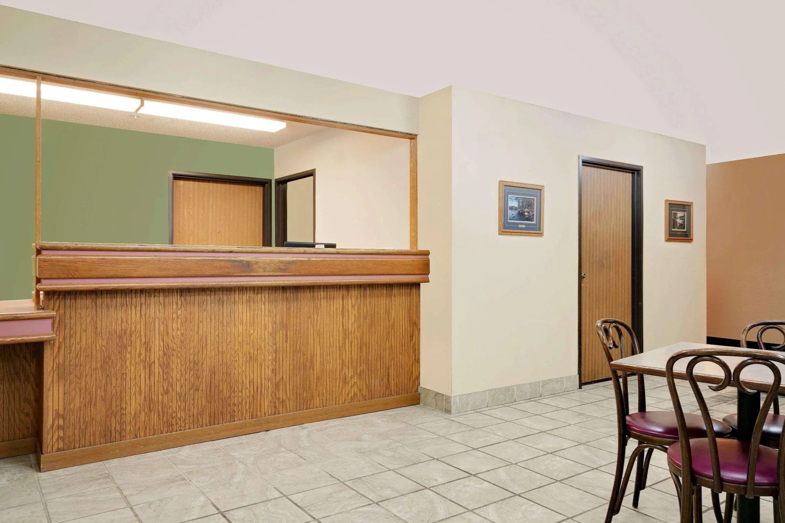 Super 8 by Wyndham Cloquet