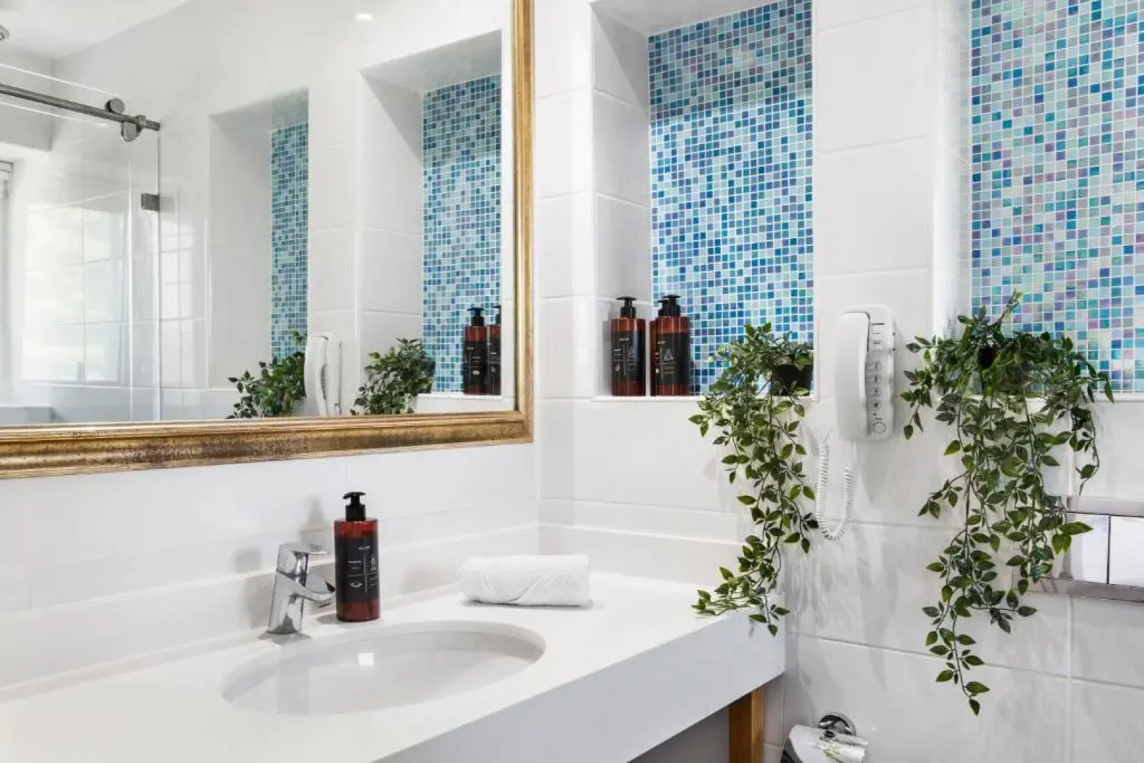 Mantur Jerusalem Mountains by Selina