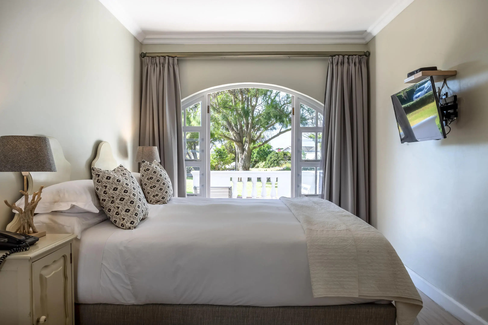 Whale Rock Luxury Lodge