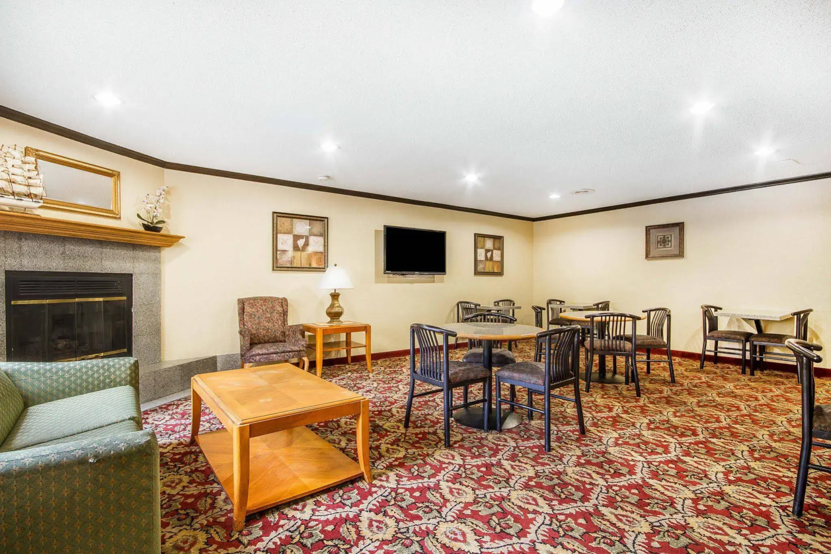 Rodeway Inn & Suites Madison East