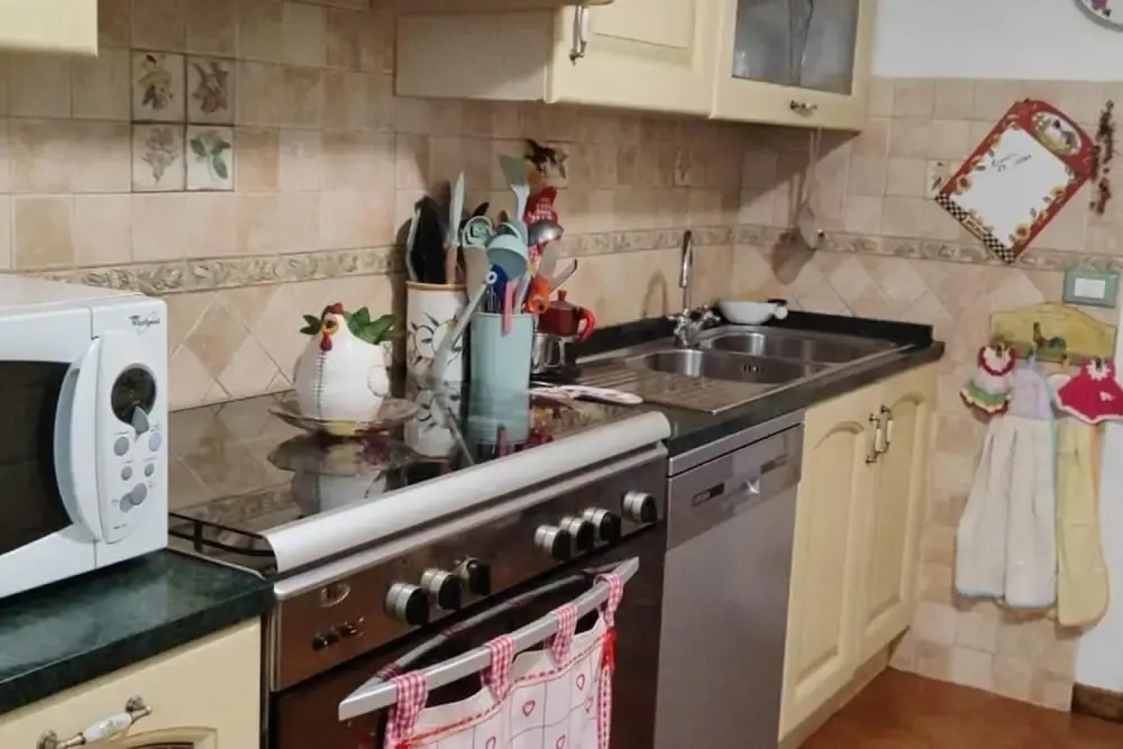 Apartment - Sleeps 2, Balcony & Parking