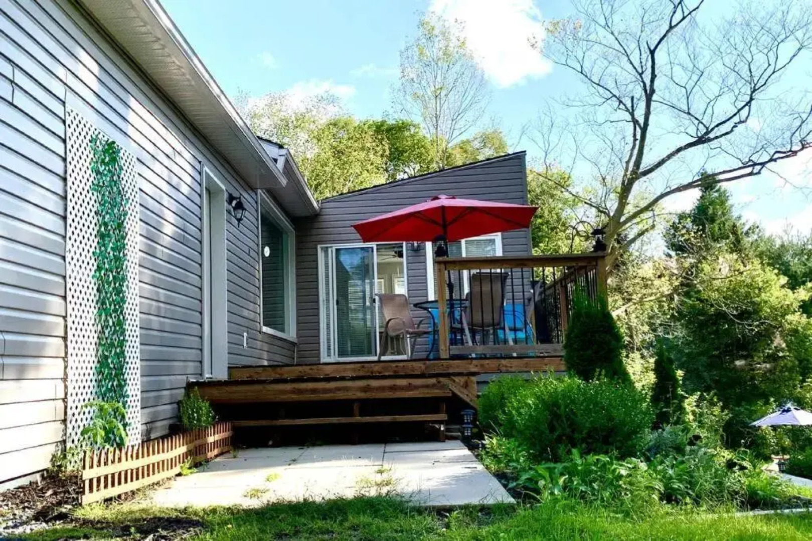 Waterfront 3-bedroom cottage with great view