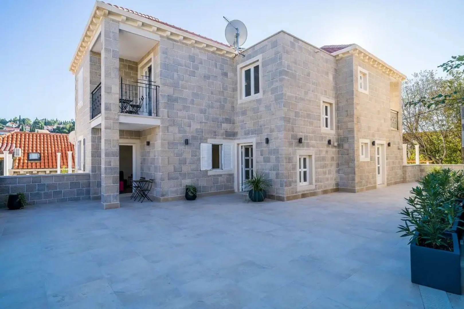 Residence & Pool Villa Schwarz Suites