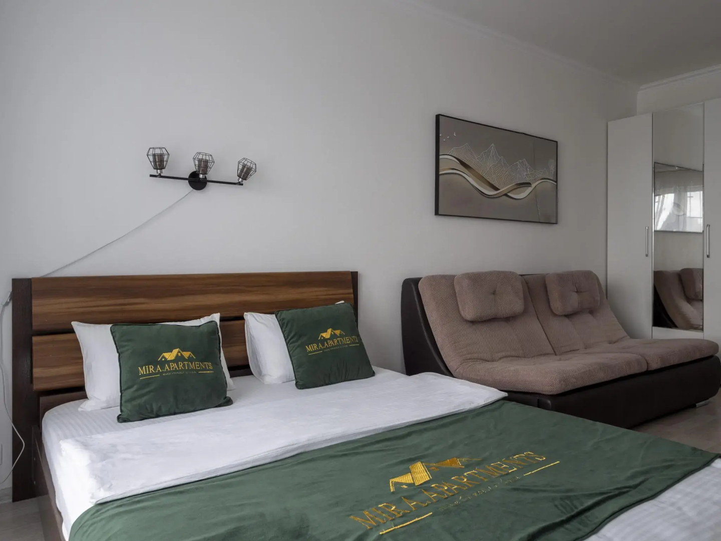 Mira.Apartments (Мира Апартментс) на улице Кастанаевская 65