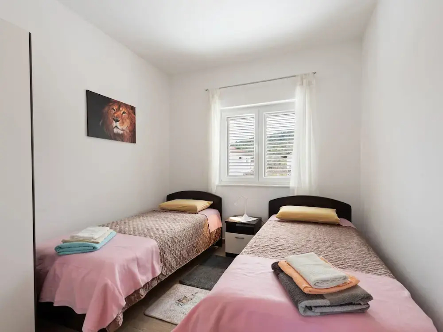 Simplistic Apartment in Neviđane with Balcony