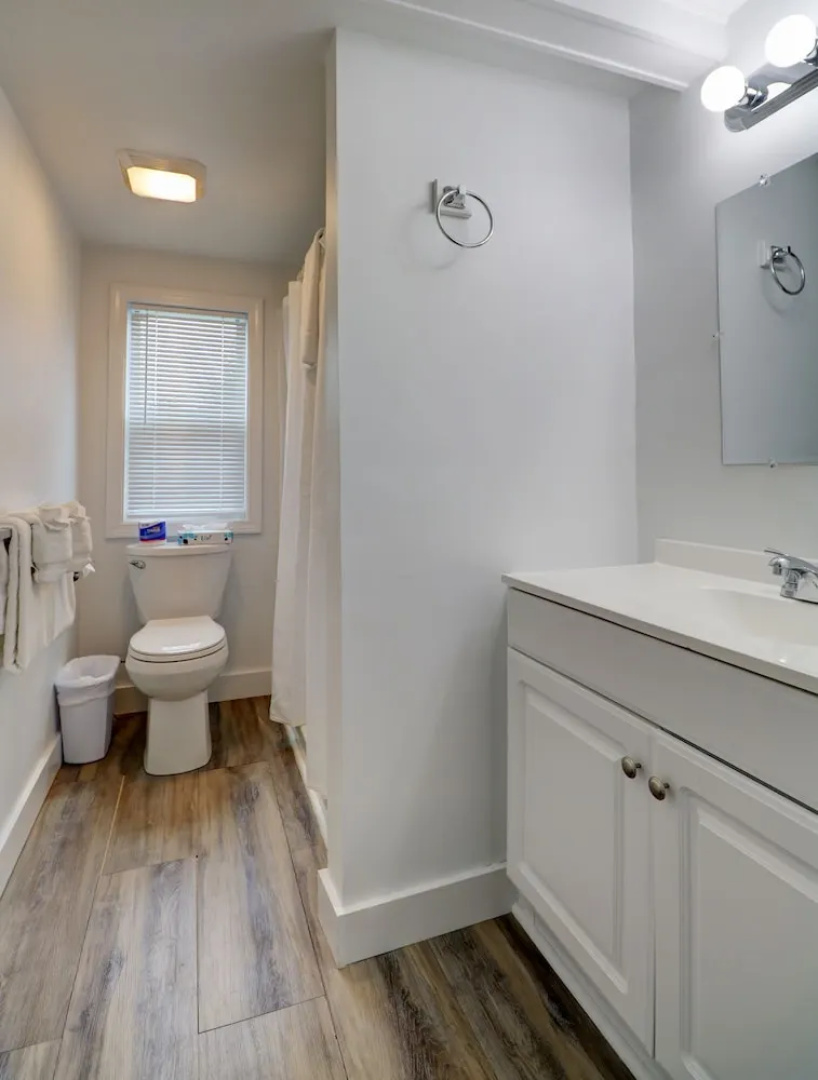 Carriage House Motel Cottages & Suites