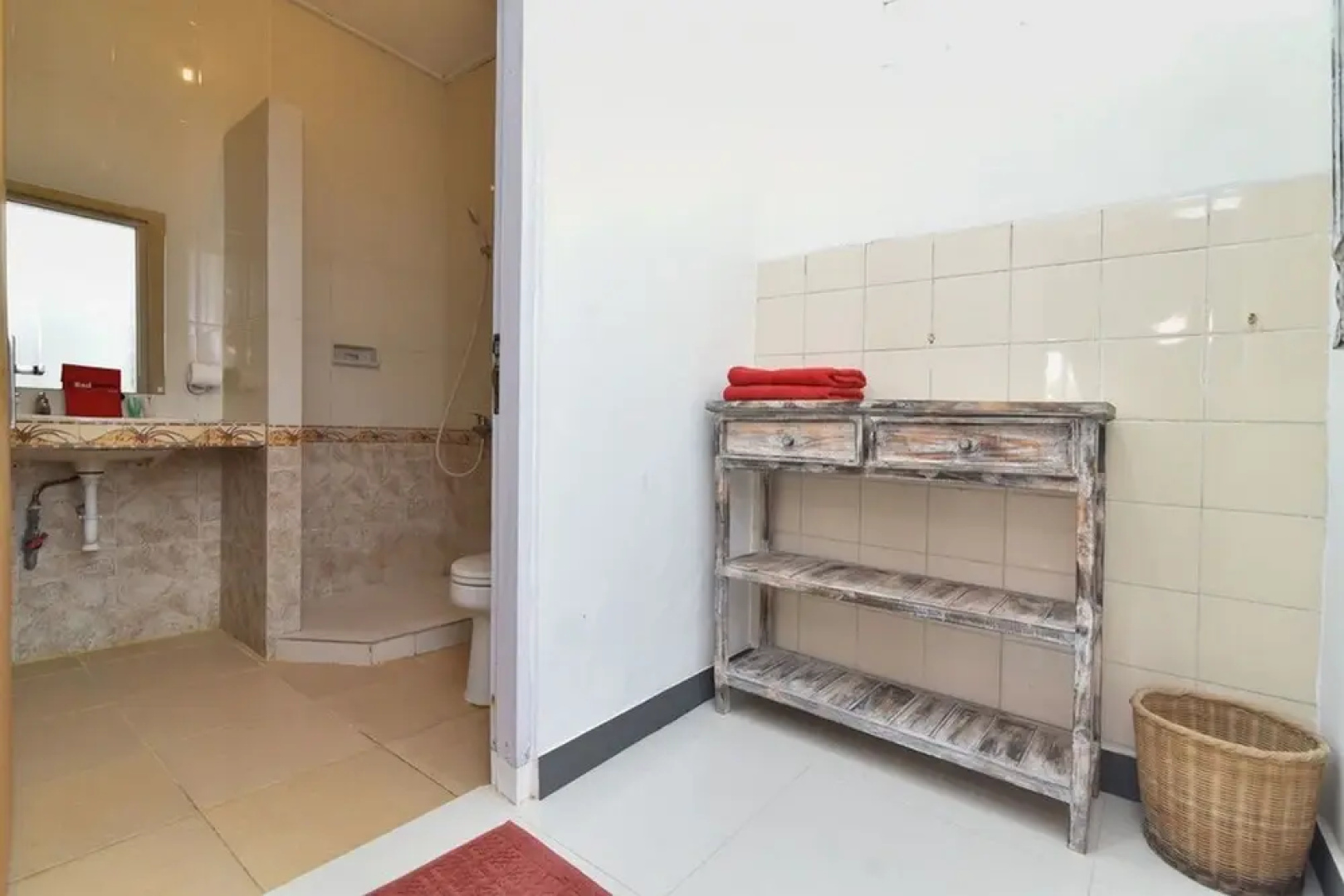 RedDoorz near Tanjung Benoa Beach