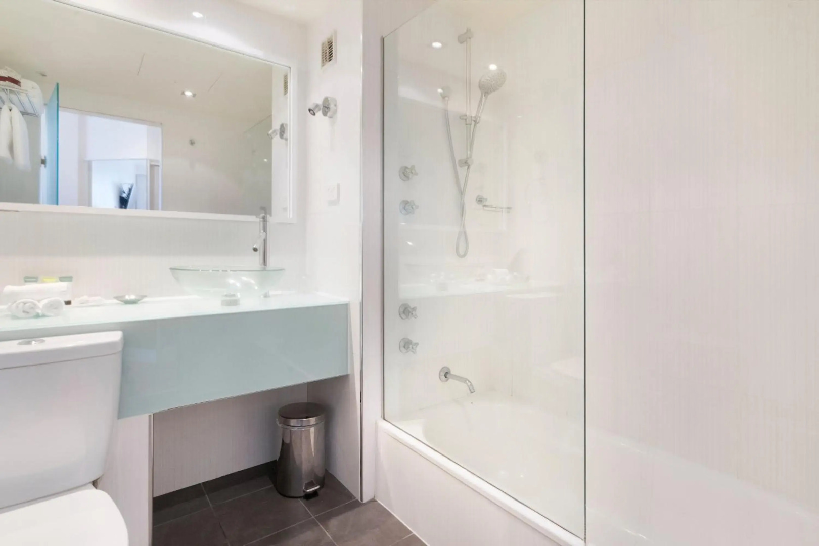 Nightelier Devonport Gateway Hotel