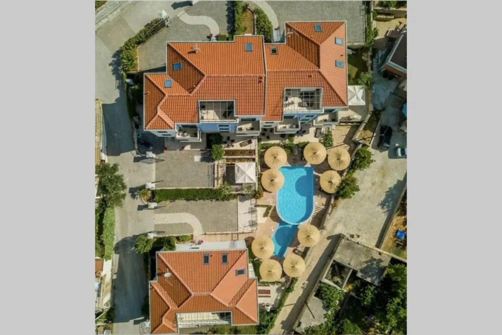 SeaEsta apartment Pool and Beach