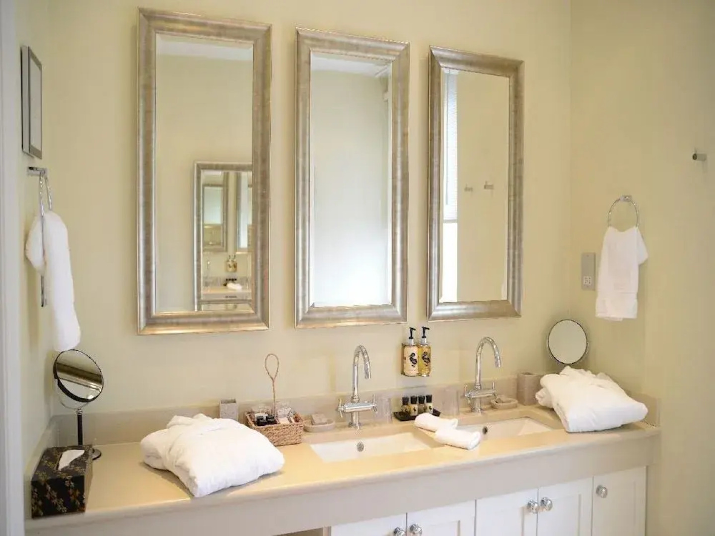 Gilbey's Bar & Restaurant