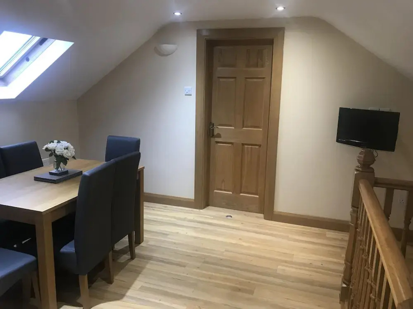 Dungannon 2 Bed Bungalow - Sleeps 5 - Pet Friendly