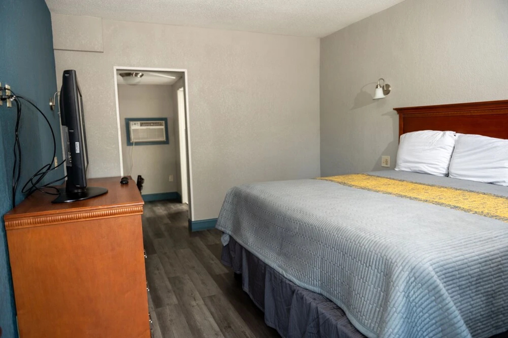 Riverside Inn and Suites