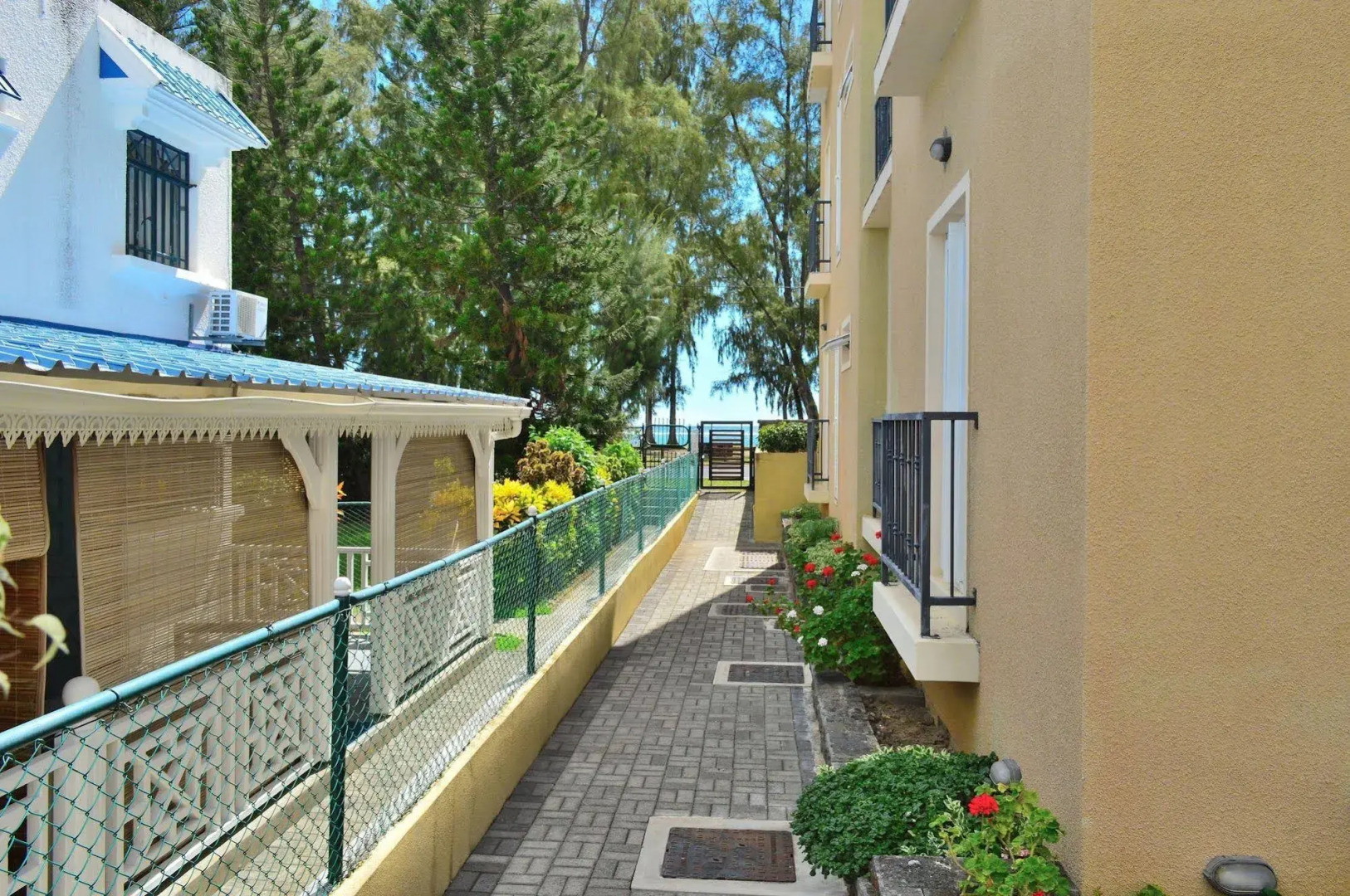 Paradya Beach Apartments
