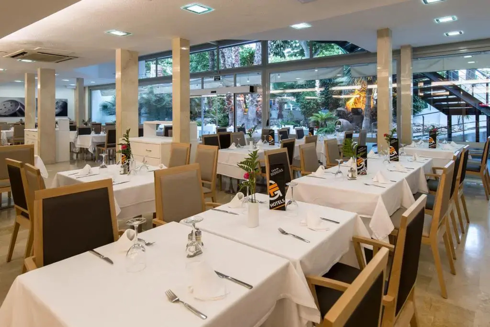 Belroy Hotel and Apartments