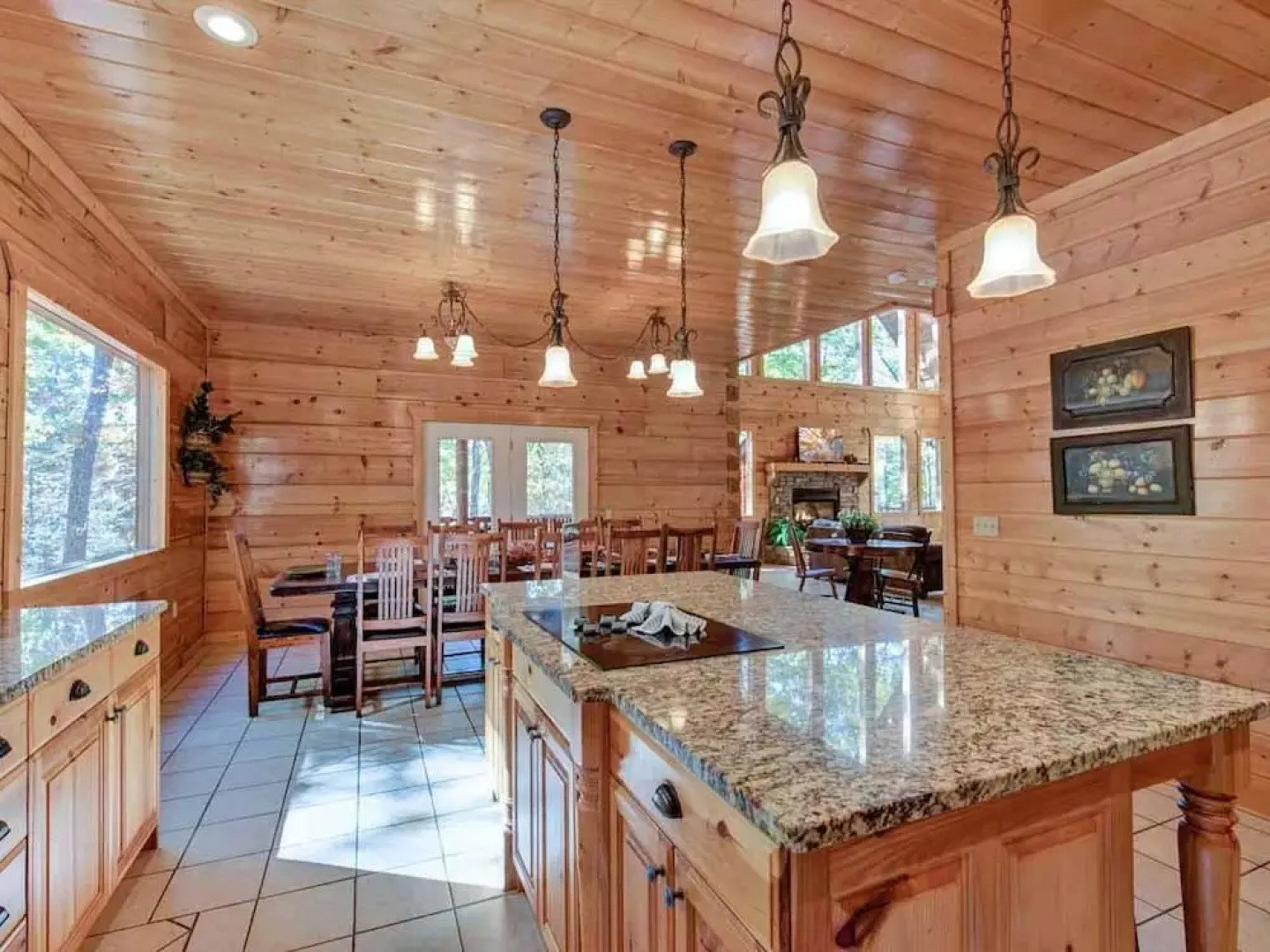 Unbridled Spirit 5 Bedroom Home with Hot Tub