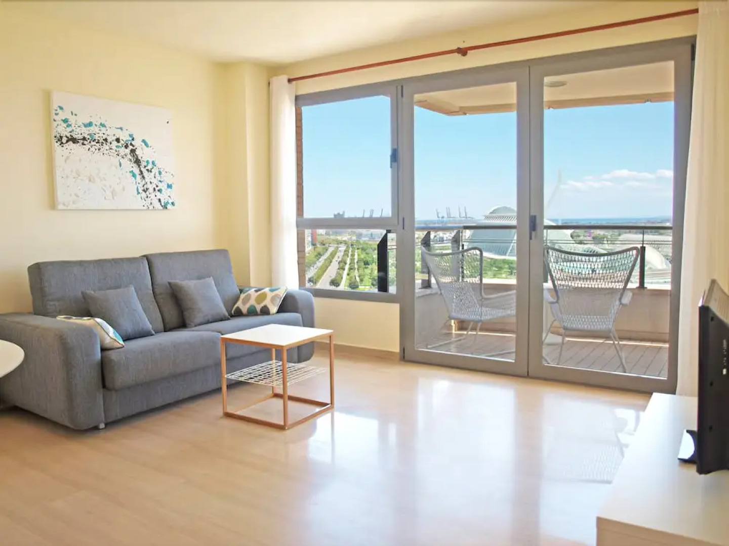 ApartUP Blue Opera View