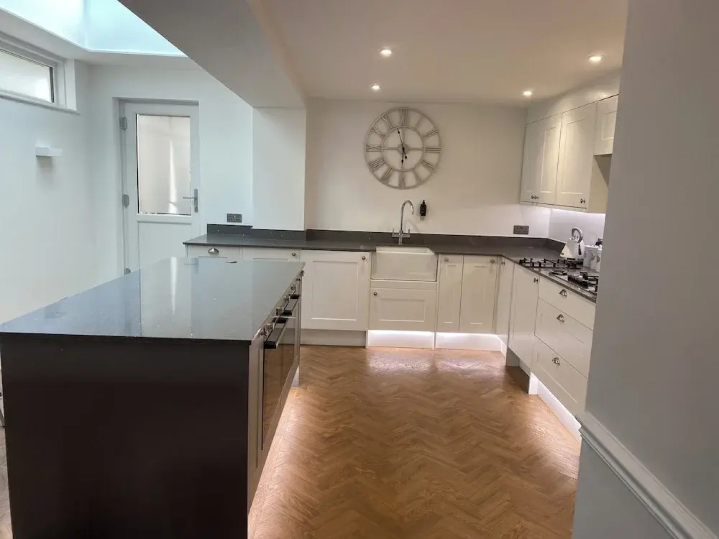 House - Sleeps 14 - Pets Ok - Parking - Garden