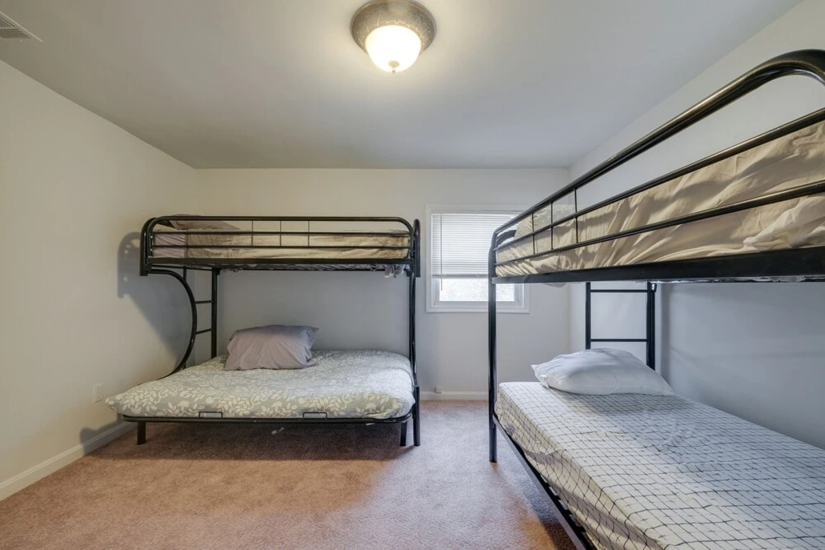 Spacious Triangle Townhome - Near Hiking & Golf!