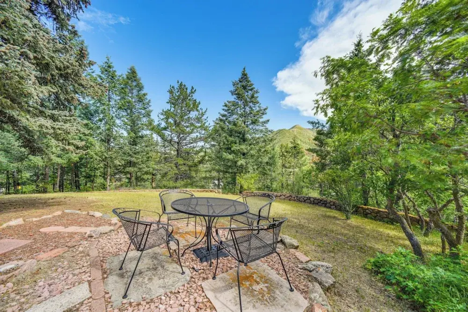 Mtn-view Cascade Cabin Near Garden of the Gods!