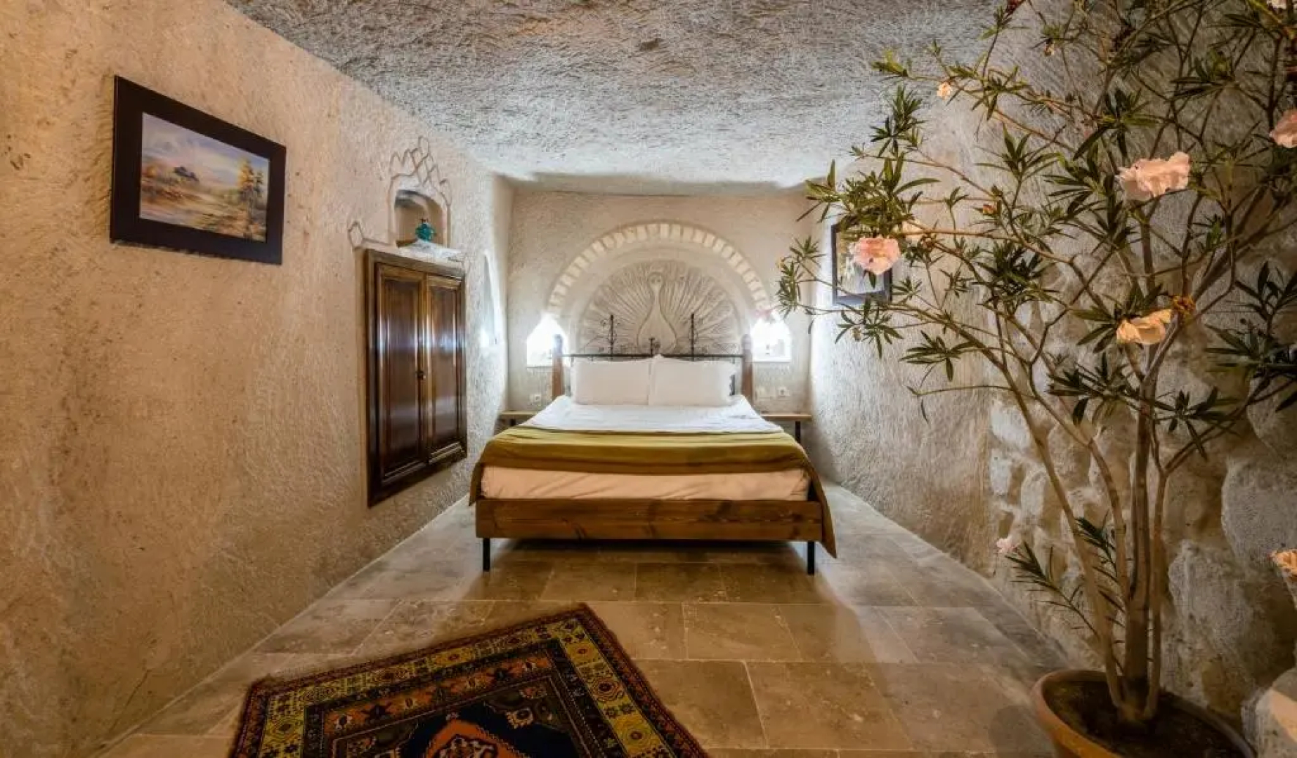 Elite Cave Suites