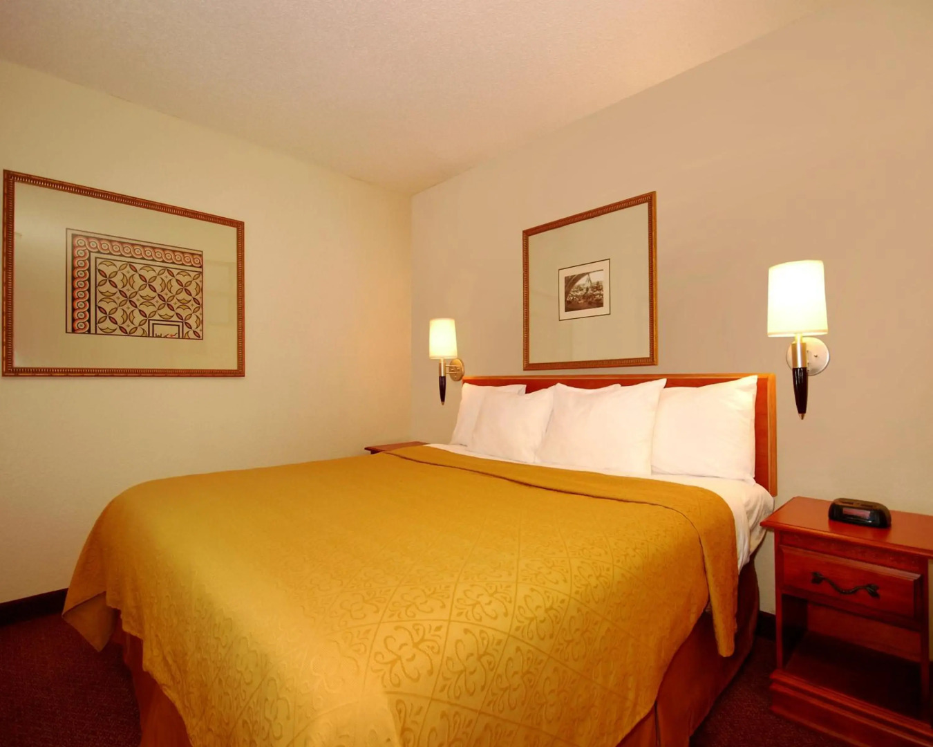 Rodeway Inn & Suites South of Fiesta Park