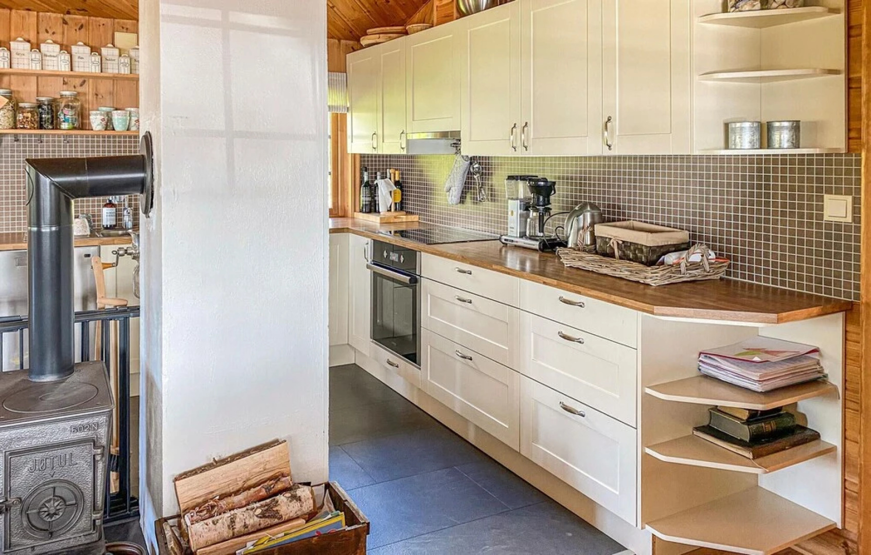 Nice Home in Stavang With 4 Bedrooms