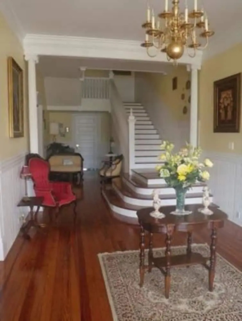 Butterfly Mansion Bed & Breakfast - No Pets Allowed