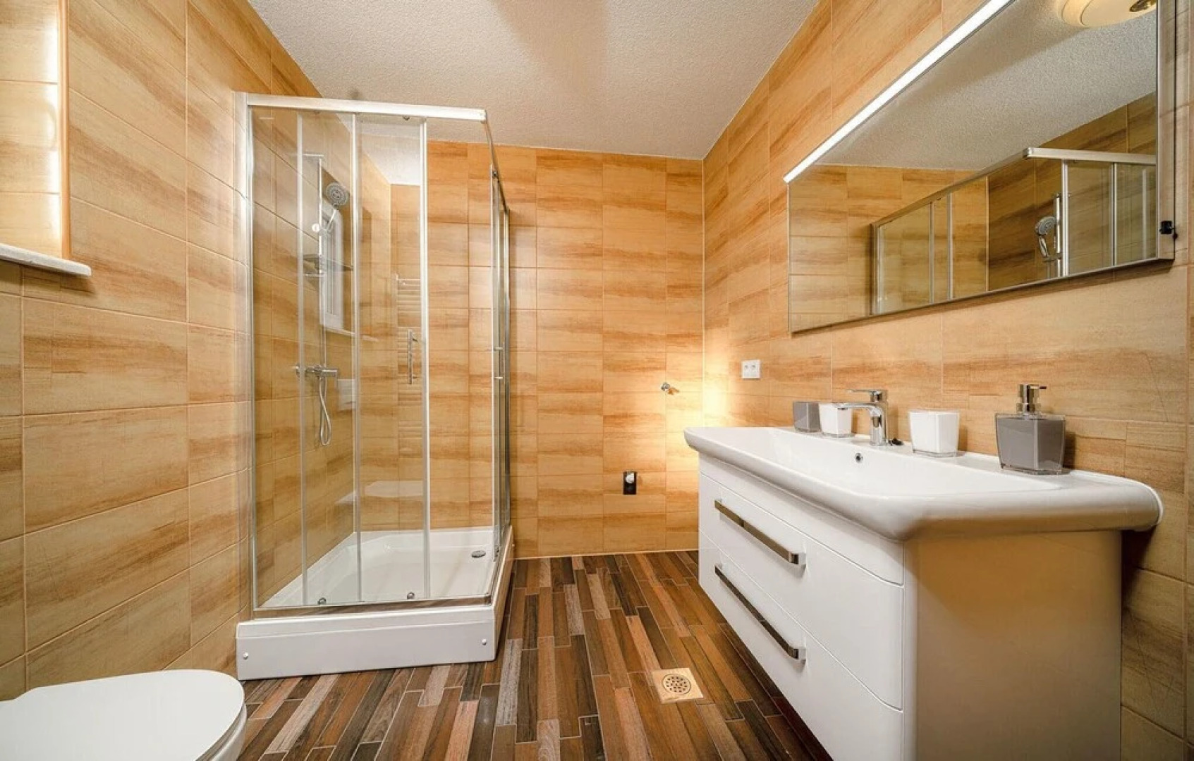 Stunning Home in Ladevci With 4 Bedrooms, Wifi and Outdoor Swimming Pool