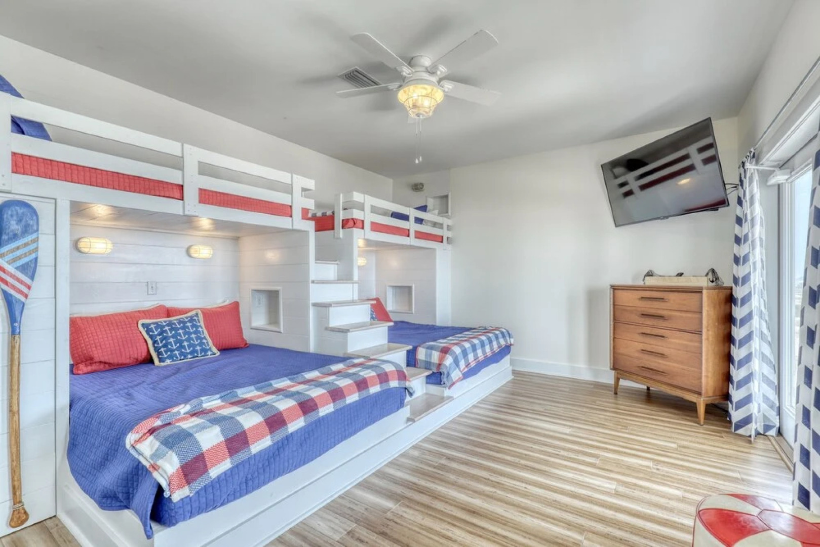 Salty Seahorse - Waterfront! Pet Friendly! Game Room, Pool Table, Beautiful Views - Room For The Whole Family 4 Bedroom Home by RedAwning