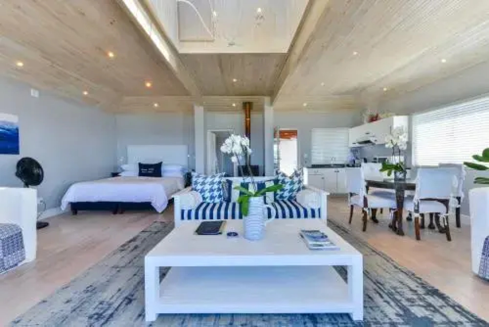 Singing Kettle Beach Lodge