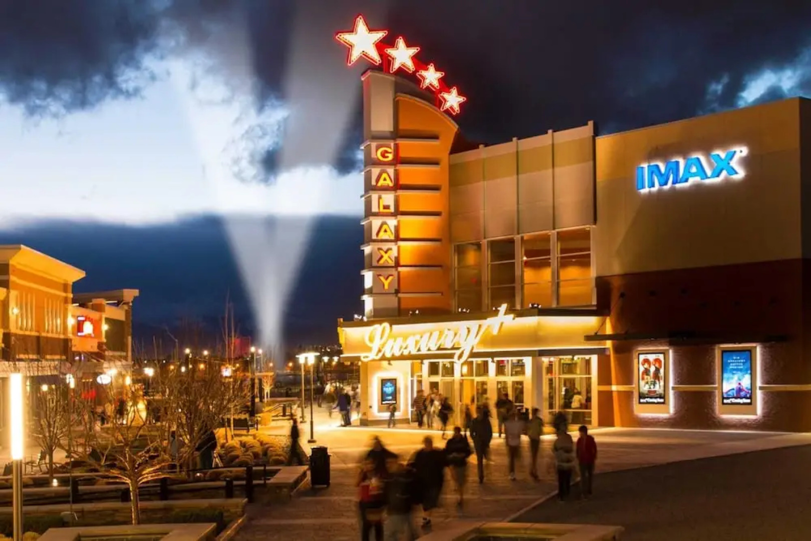 Chic Apt w Jacuzzi Pool BBQ Mountain Views