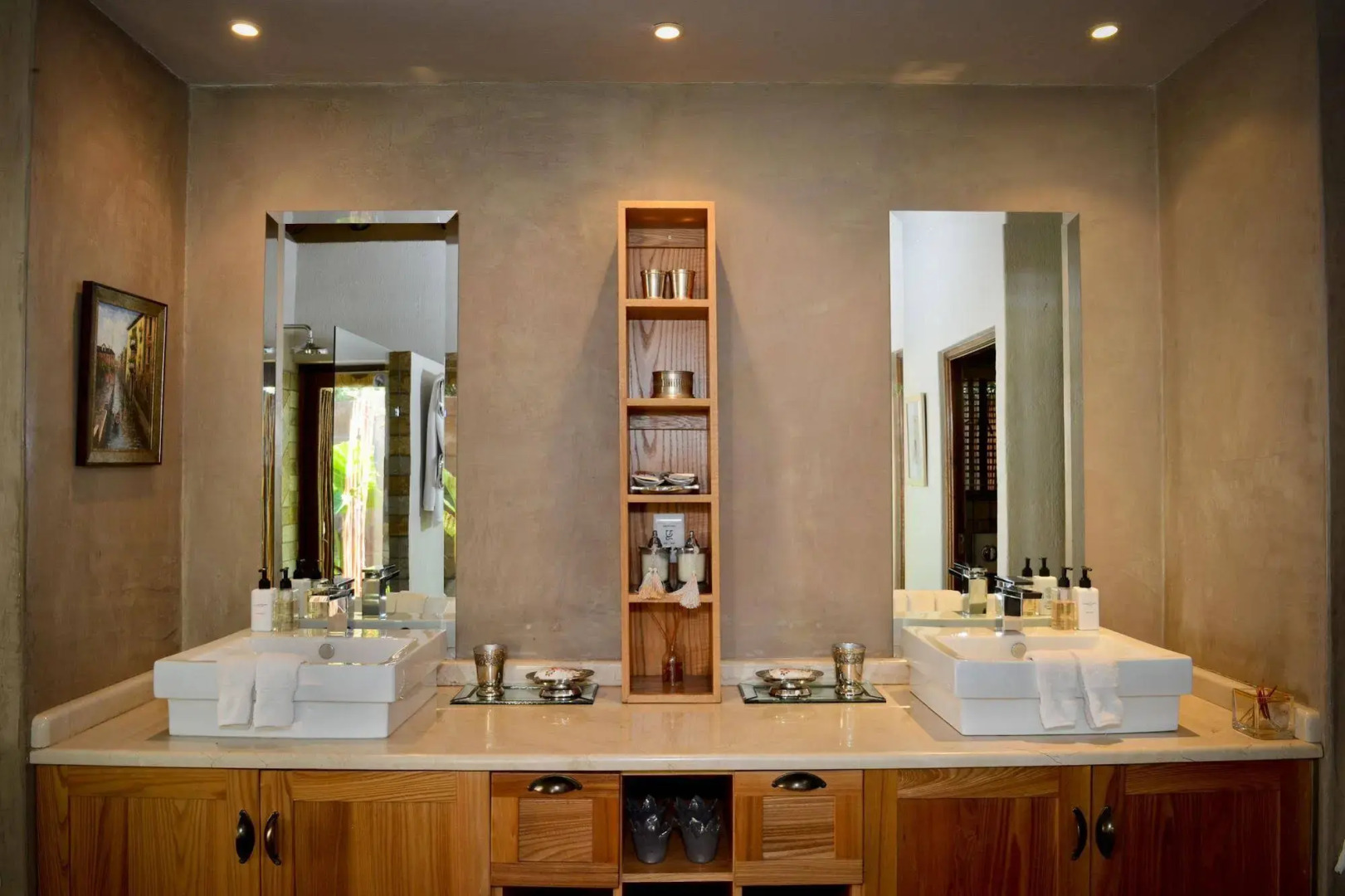 Khaya Ndlovu Manor House